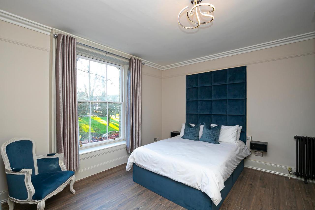 Pages Hotel And Guesthouse Гарлоу Екстер'єр фото