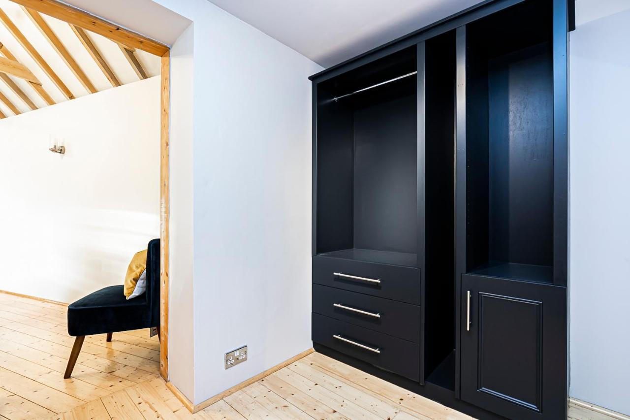 Pages Hotel And Guesthouse Гарлоу Екстер'єр фото